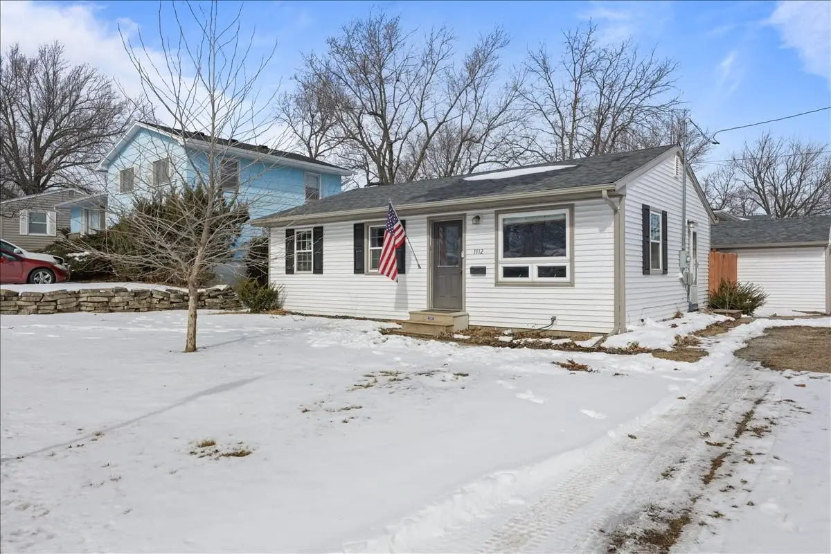 1112 N 8th Avenue E, Newton, IA 50208 - #1