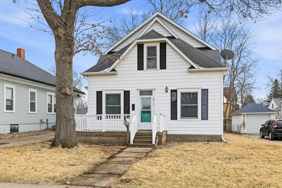 911 Franklin Street, Pella, IA 50219 - #1