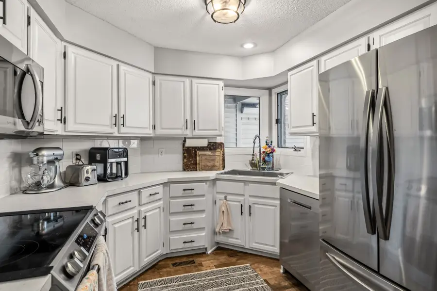 6873 Sharon Drive, Urbandale, IA 50322 - #2