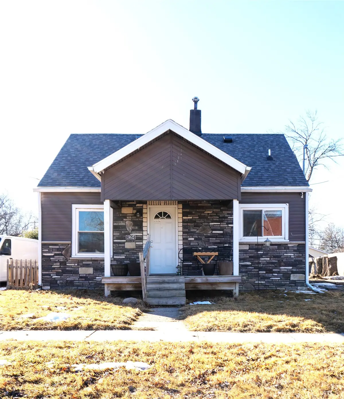 824 E 22nd Court, Des Moines, IA 50317 - #1