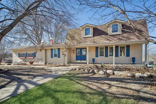 1802 W Grandview Drive, Knoxville, IA 50138