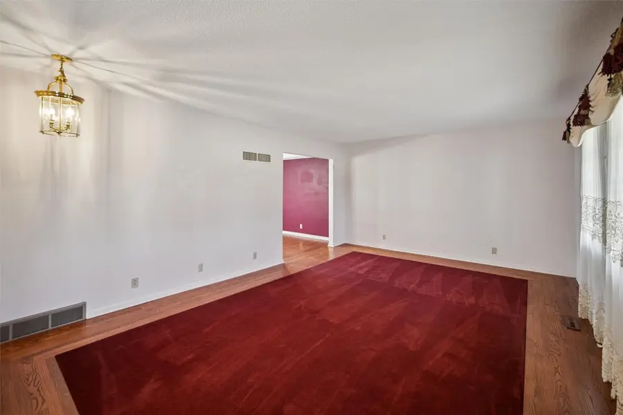 1802 W Grandview Drive, Knoxville, IA 50138 - #2