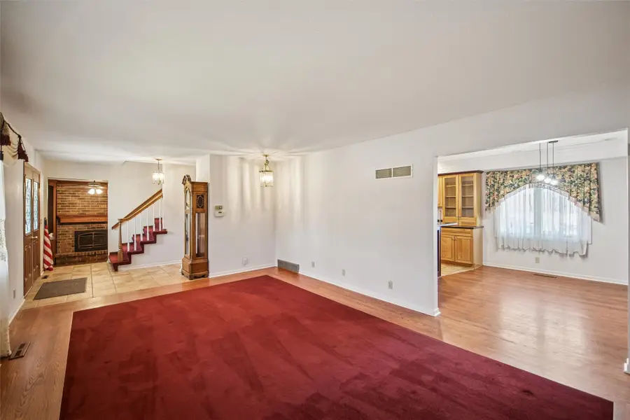 1802 W Grandview Drive, Knoxville, IA 50138 - #3