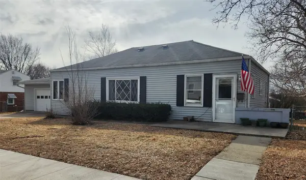 102 E Cronkhite Street, Knoxville, IA 50138