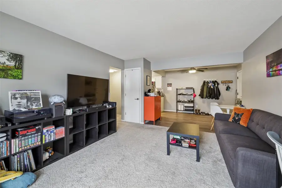 9557 University Avenue #16, Clive, IA 50325 - #3