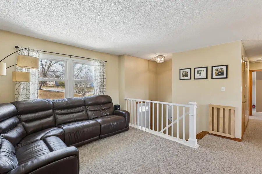 311 10th Avenue Nw, Altoona, IA 50009 - #2