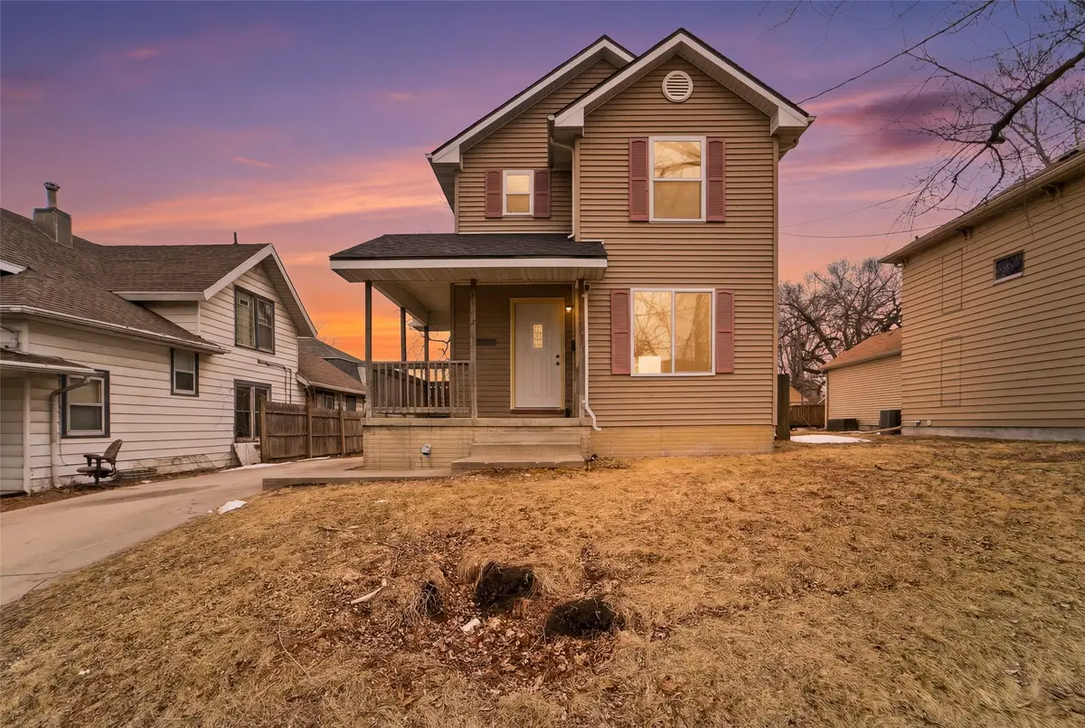 917 E 12th Street, Des Moines, IA 50316 - #1
