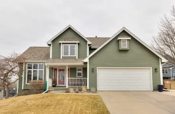 5031 Oak Creek Drive, Norwalk, IA 50211