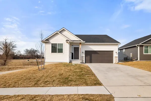 683 SE Dapple Drive, West Des Moines, IA 50265