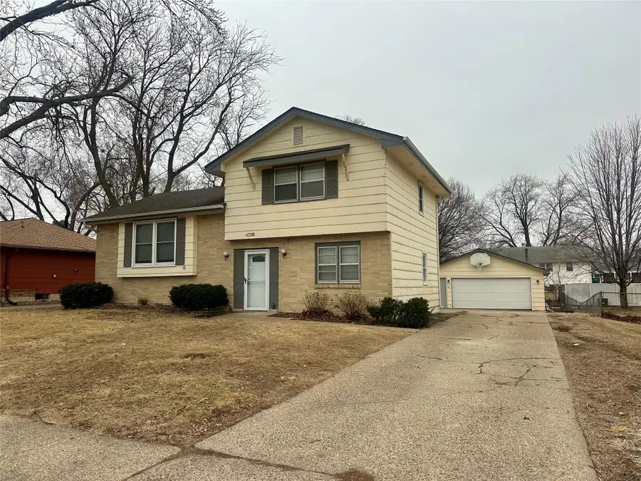 4320 66th Street, Urbandale, IA 50322 - #2