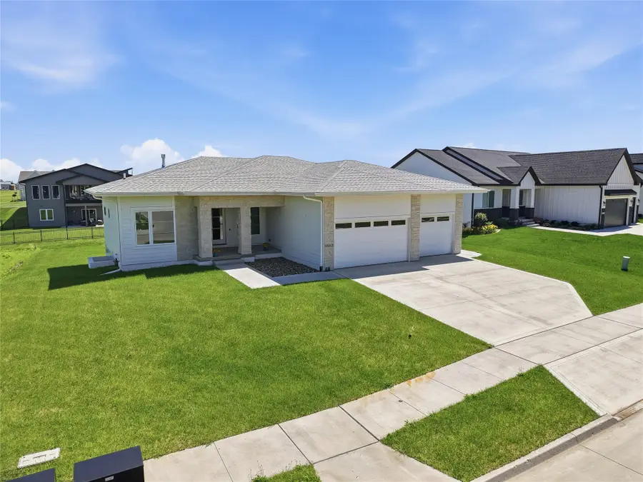 17212 Springbrook Trail, Urbandale, IA 50323 - #2