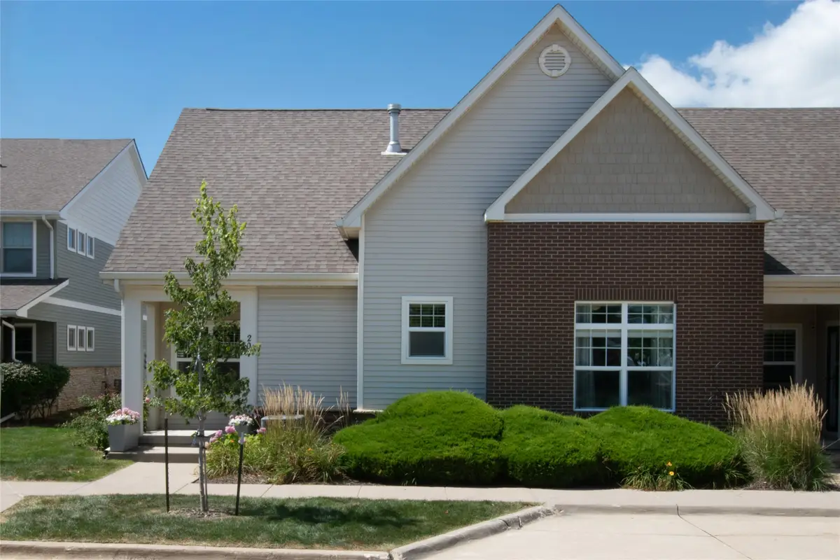 204 Cambridge Drive, West Des Moines, IA 50266 - #1