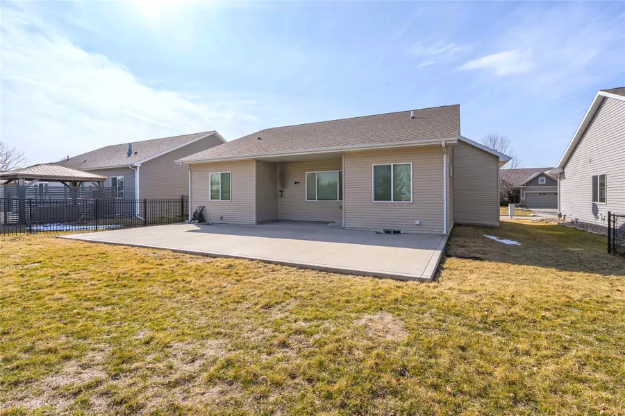 434 S 82nd Street, West Des Moines, IA 50266 - #2
