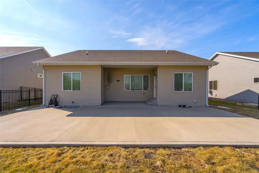 434 S 82nd Street, West Des Moines, IA 50266 - #3