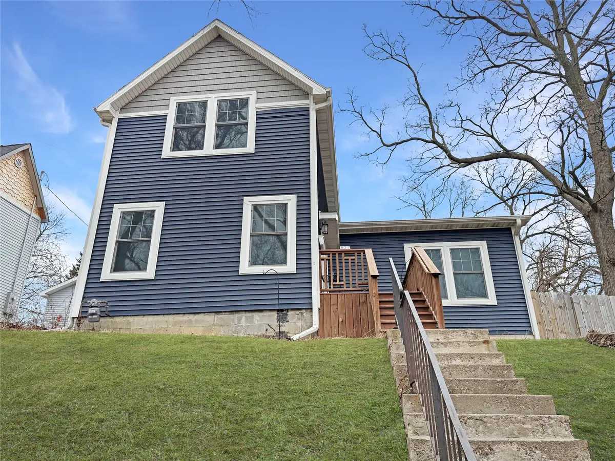 827 26th Street, Des Moines, IA 50312 - #1