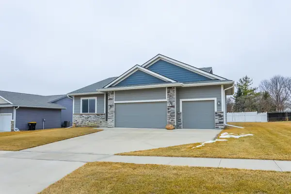 1105 Hunter Court, Adel, IA 50003