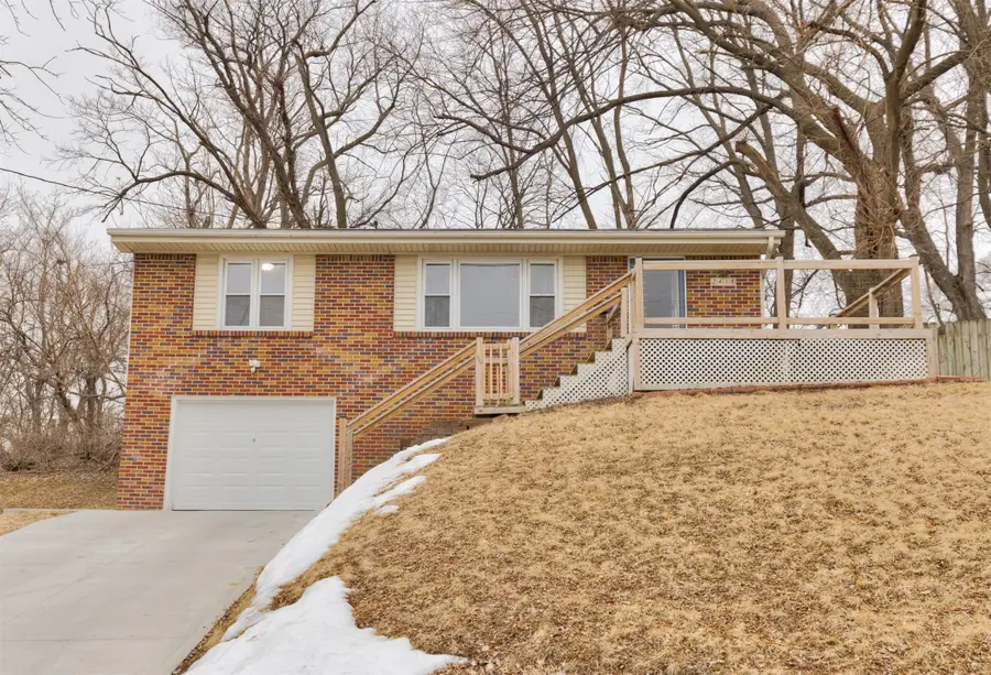 2418 Boston Avenue, Des Moines, IA 50310 - #2