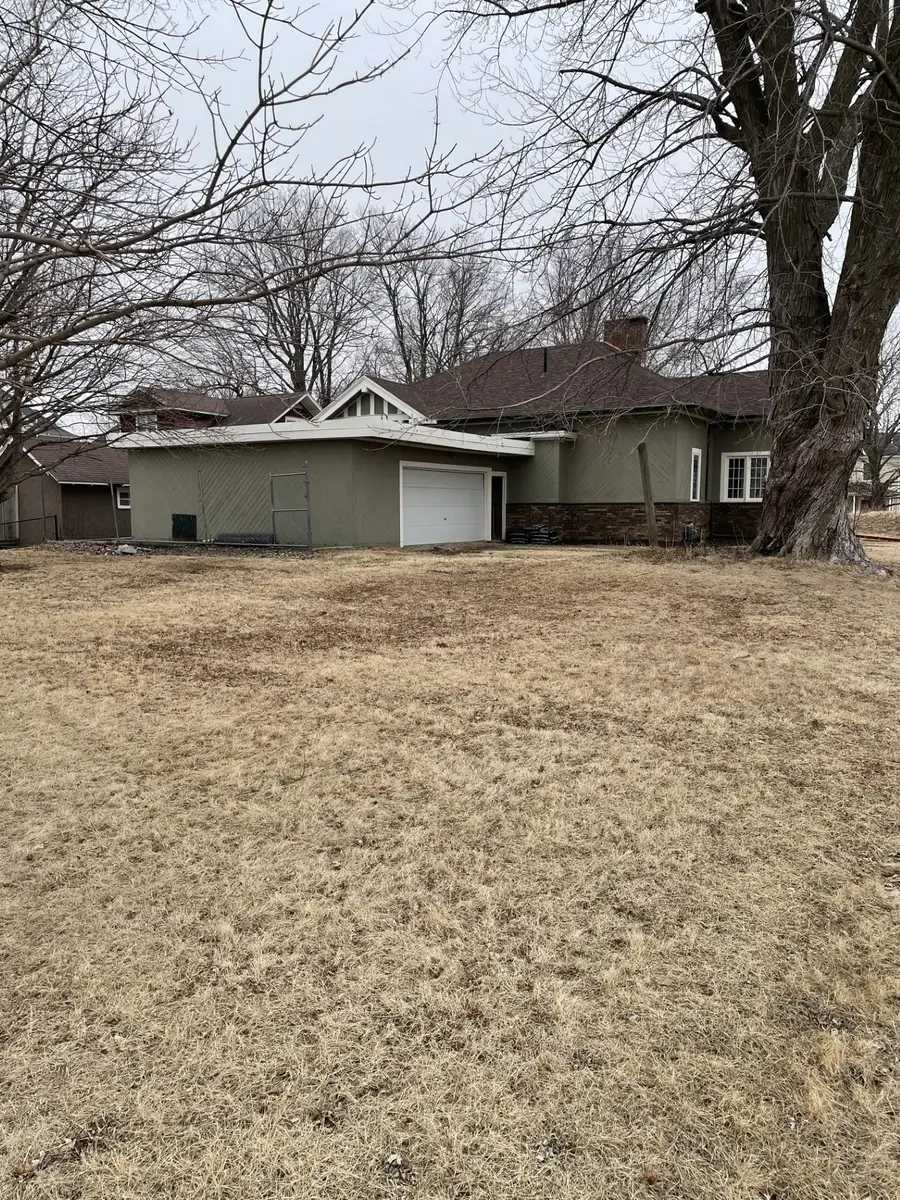 528 W Pershing Drive, Brooklyn, IA 52211 - #2