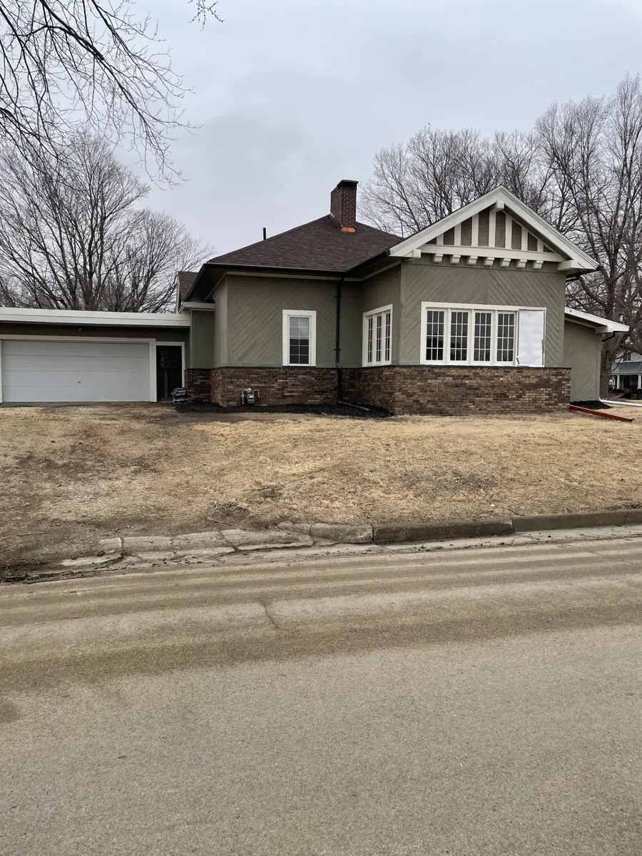 528 W Pershing Drive, Brooklyn, IA 52211 - #3