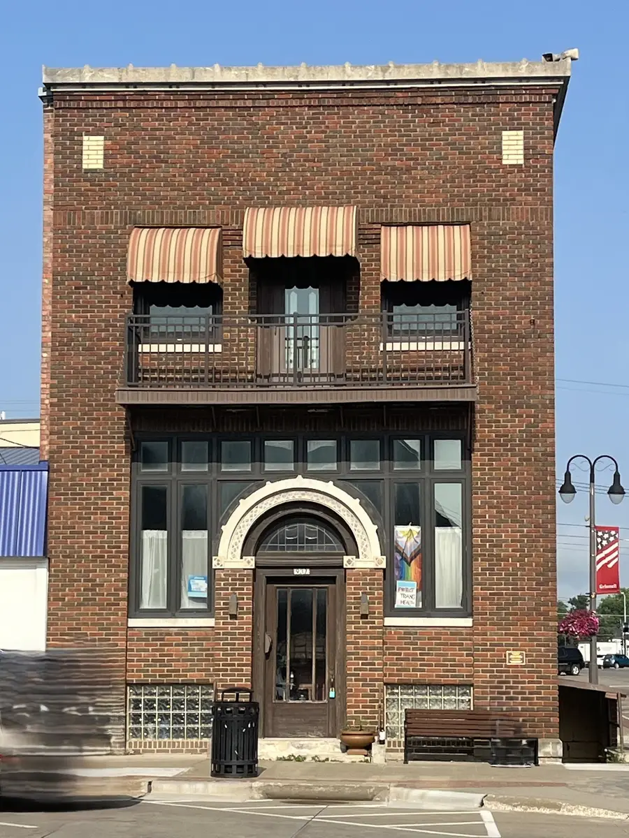 937 Broad Street, Grinnell, IA 50112 - #2