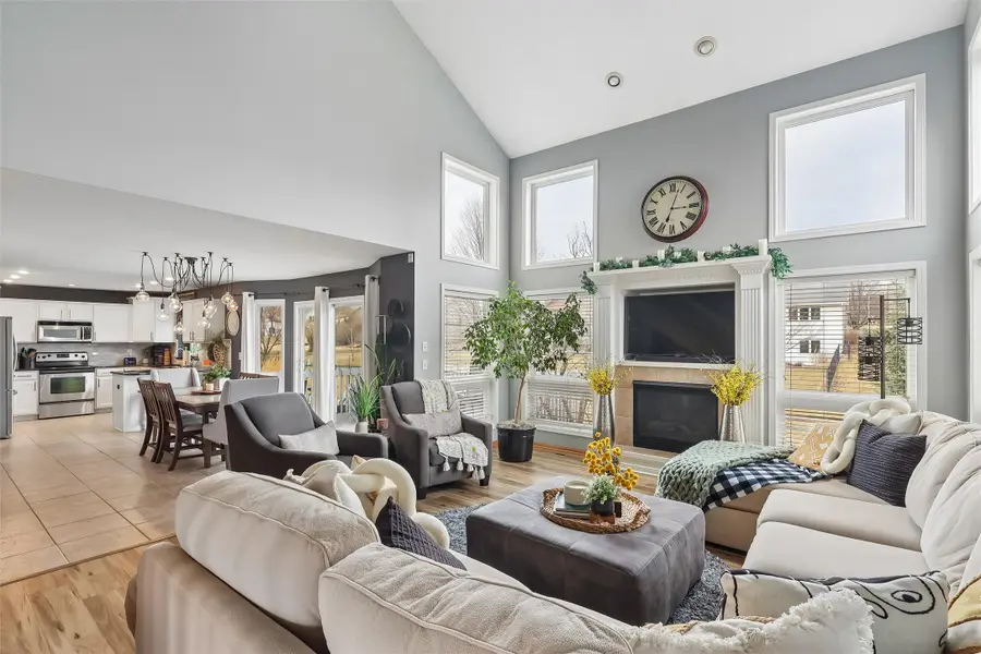 15801 Winston Avenue, Urbandale, IA 50323 - #2