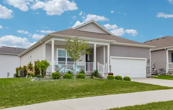 9904 NW 82nd Avenue, Johnston, IA 50131