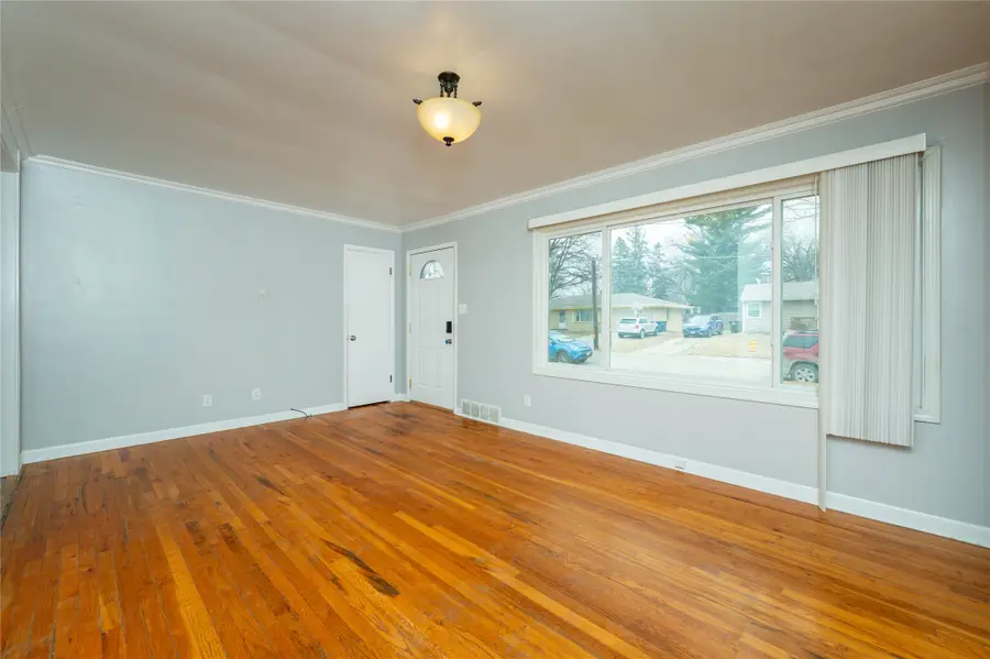 7802 SW 10th Place, Des Moines, IA 50315 - #2