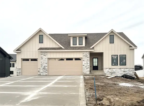 265 NW Copperleaff Court, Waukee, IA 50263