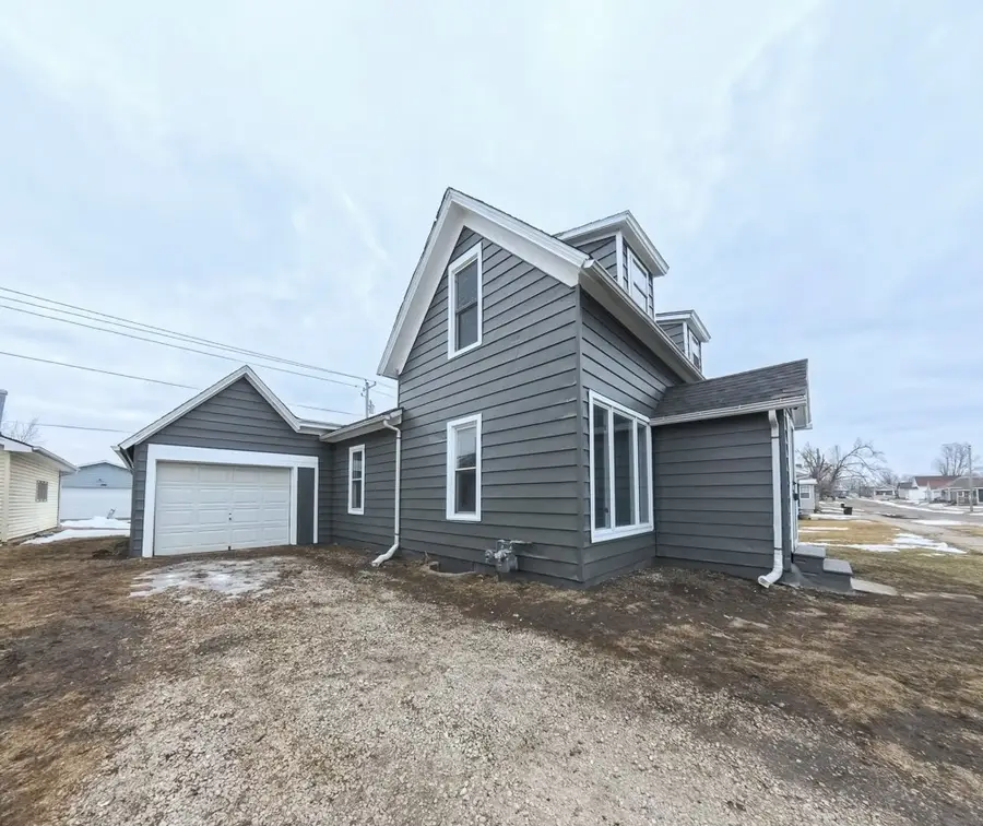 408 Swayze Street, Marshalltown, IA 50158 - #3