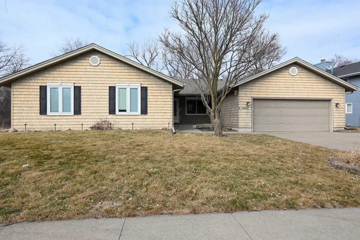 9627 Lincoln Avenue, Clive, IA 50325 - #1