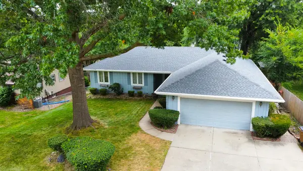 1679 NW 99th Street, Clive, IA 50325