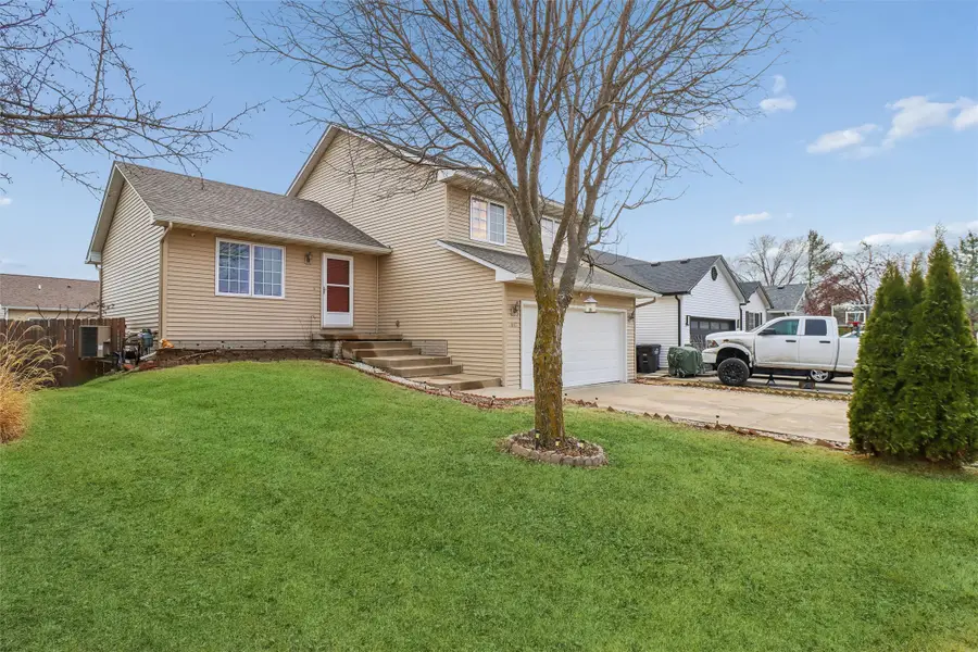 2633 Whispering Ridge Drive, Des Moines, IA 50320 - #2