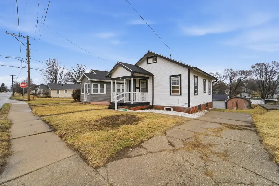230 E 12th Street N, Newton, IA 50208 - #2