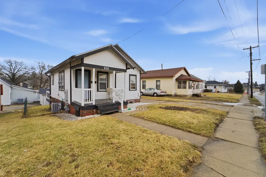 230 E 12th Street N, Newton, IA 50208 - #3