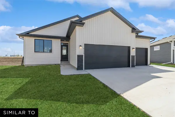 2824 NW Reinhart Drive, Ankeny, IA 50023