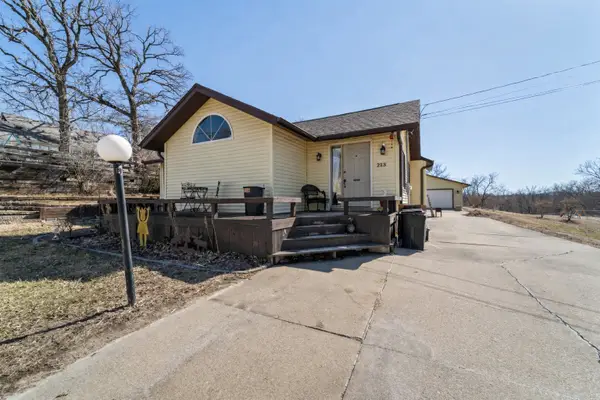 213 N 15th Avenue W, Newton, IA 50208