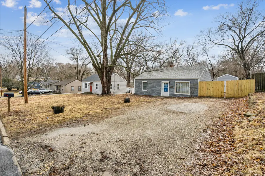 413 E Wall Avenue, Des Moines, IA 50315 - #2