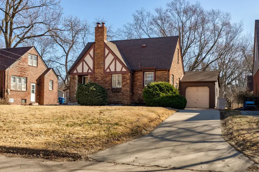 2905 46th Street, Des Moines, IA 50310 - #2