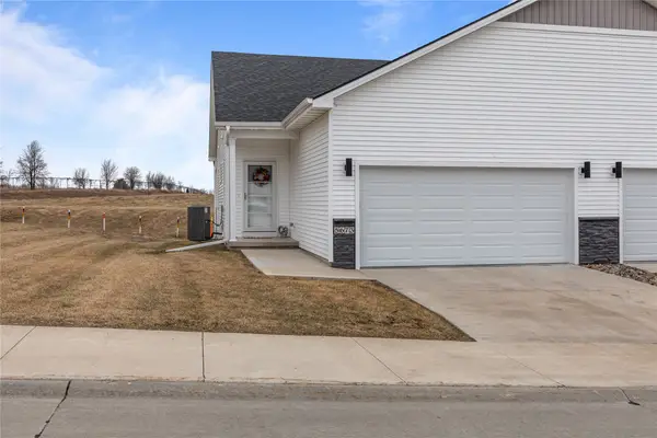 5673 Ponderosa Drive, Pleasant Hill, IA 50327