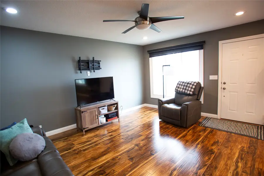 514 W Long Lane Drive, Knoxville, IA 50138 - #2