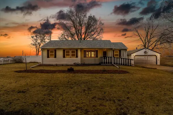 1303 Sugar Grove Avenue, Dallas Center, IA 50063