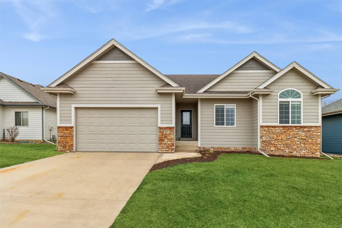 901 13th Street Se, Bondurant, IA 50035 - #1