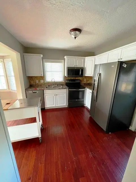 3815 Clinton Avenue, Des Moines, IA 50310 - #3