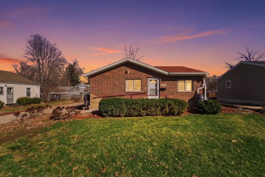 2415 38th Street, Des Moines, IA 50310 - #2