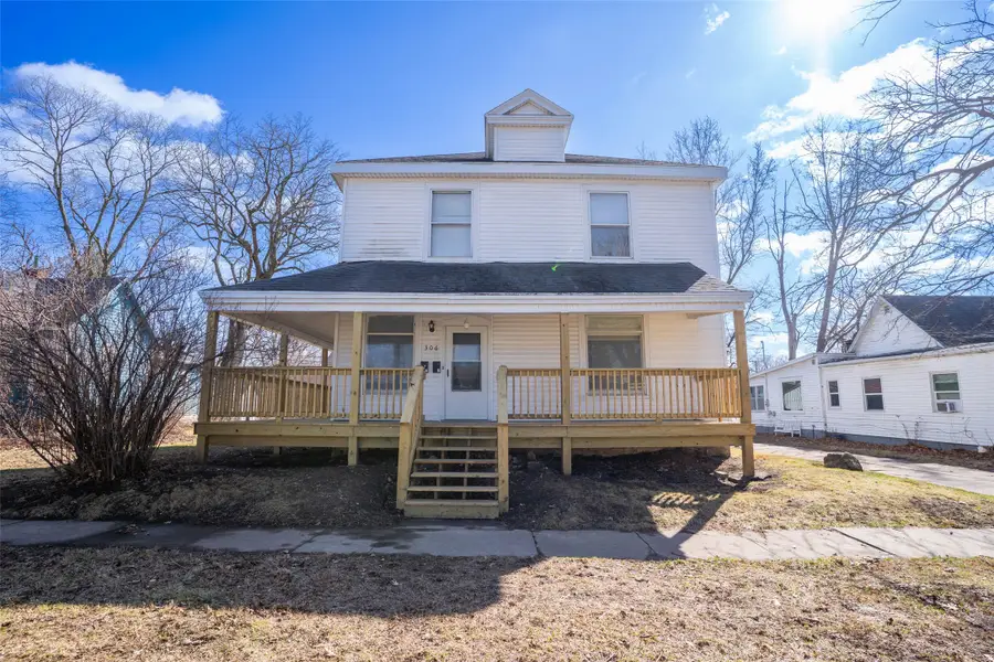 306 W Robinson Street, Knoxville, IA 50138 - #2
