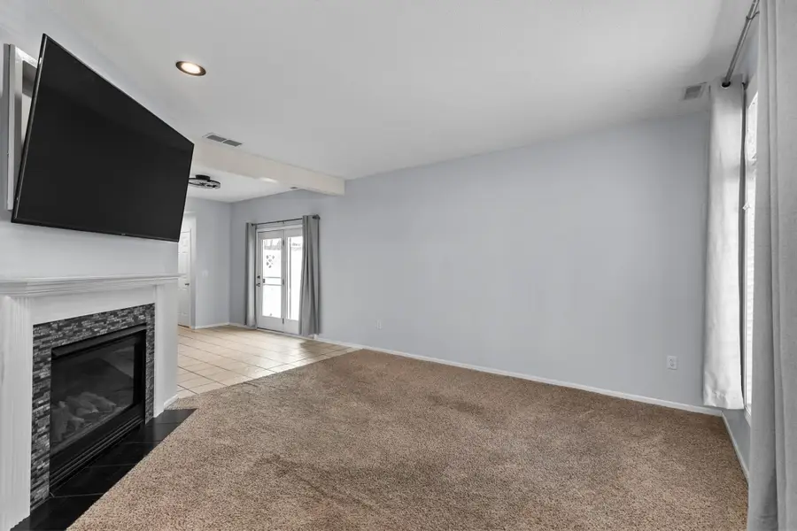 2175 Ridgeview Circle, Clive, IA 50325 - #3