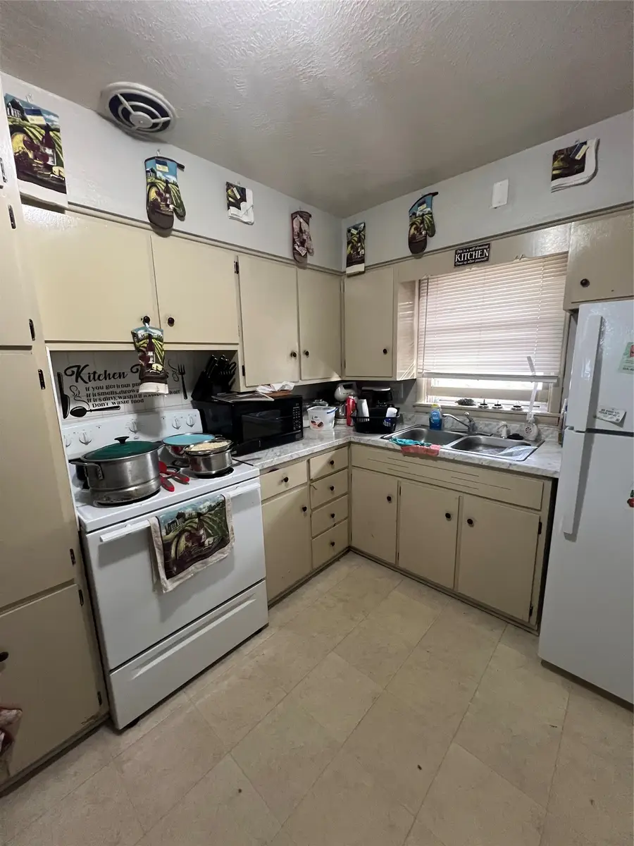 1304 Wall Avenue, Des Moines, IA 50315 - #3