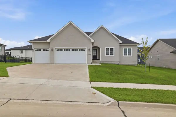 17865 Valleyview Drive, Clive, IA 50325