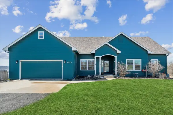 2223 Holliwell Valley Court, Winterset, IA 50273