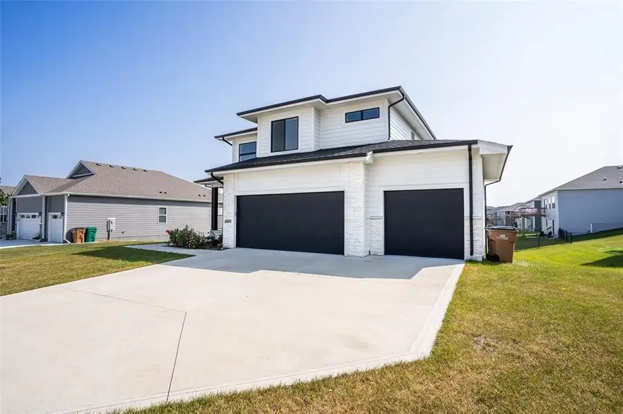 3217 Lakeview Drive Se, Altoona, IA 50009 - #3